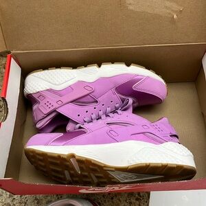 Womens Nike Huarache running shoe